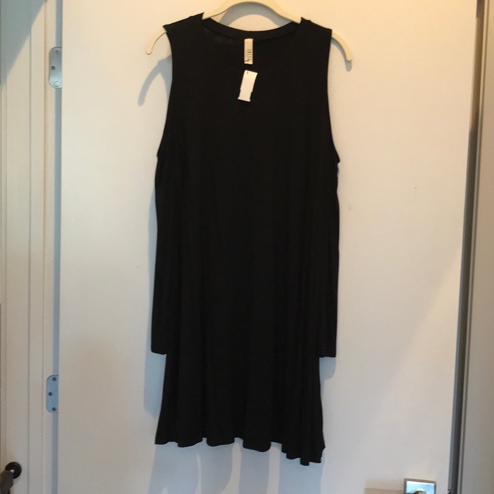 NWT cold shoulder black dress. Size L.